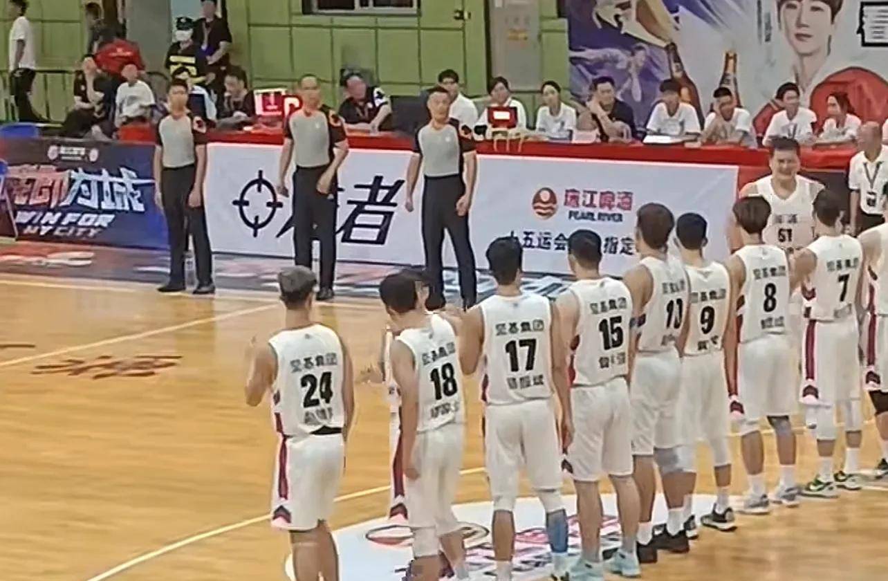 九游体育官网-荆楚雄鲨队小胜吴越山猫队，体操热身赛上演裁判判罚引热议！节奏掌控在手(毒姥姥与篮球生连)